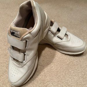 Women's Tennis Shoes Size 8.5